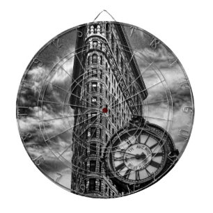Flatiron建物とClock in Black and White ダーツボード