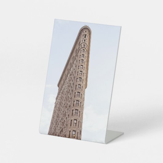 Flatiron building postcard 台座サイン (正面)