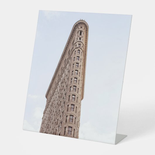 Flatiron building postcard 台座サイン (正面)
