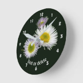 Fleabane Daisy Wildflowers Personalized ラウンド壁時計 (傾斜)