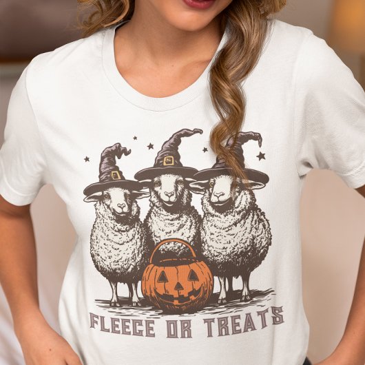 Fleece or Treats Sheep Halloween トライブレンドＴシャツ