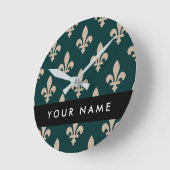 Fleur de Lis, Beige on Green, Royal, Your Name ラウンド壁時計 (傾斜)