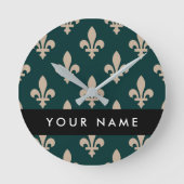 Fleur de Lis, Beige on Green, Royal, Your Name ラウンド壁時計 (正面)