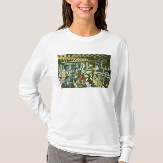Flickengerの果樹園の缶詰工場の内部の眺め Tシャツ (正面)