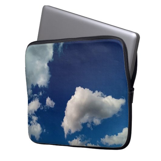 Floating clouds ラップトップスリーブ (正面左)
