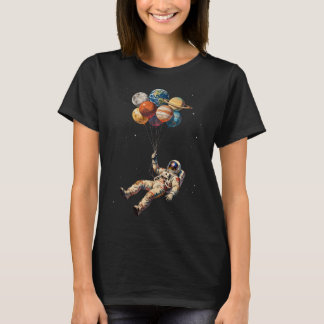 Floating in space tシャツ
