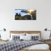 Floating Island Mount Roraima - Moody Prehistoric  キャンバスプリント (インサイチュ (寝室))