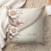 Floral and Pearl Embellishments Throw Pillow クッション (ブランケット)