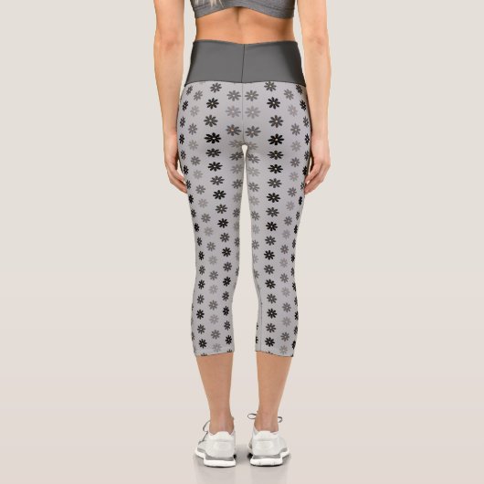 Floral Black Pattern カプリレギンス (裏面)