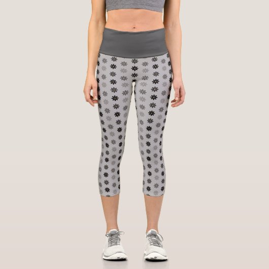 Floral Black Pattern カプリレギンス (正面)