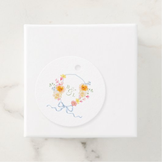 Floral Crest Monogram Blue Bow Spring Wedding フェイバータグ (インサイチュ)