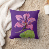 Floral design on throw cushion クッション (ブランケット)