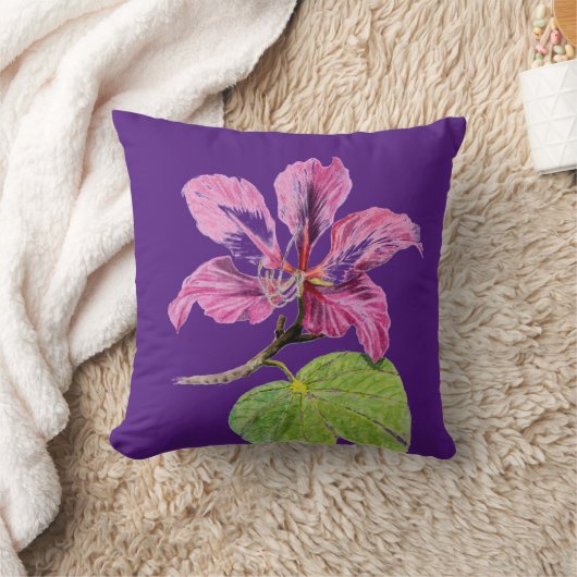 Floral design on throw cushion クッション (ブランケット)