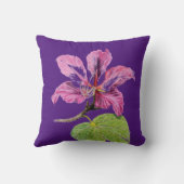 Floral design on throw cushion クッション (裏面)