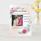 Floral Elegant Wedding Invitation with Couples. カード (黄色い花)