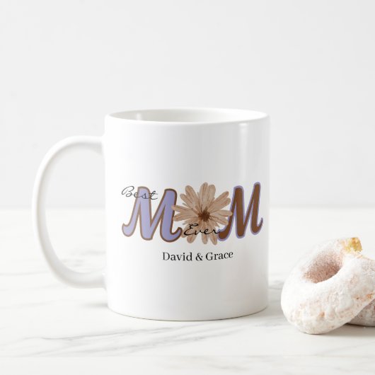 Floral MOM Custom Name Elegant Lettering Design コーヒーマグカップ (ドーナツ)