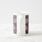 Floral Pattern Lilac Pink Green Black ボーンチャイナマグカップ (裏面)