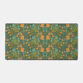 Floral pattern on a dark green background  デスクマット (正面)