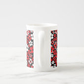 Floral Pattern Red and White ボーンチャイナマグカップ (裏面)