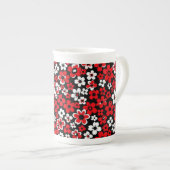 Floral Pattern Red and White ボーンチャイナマグカップ (正面右)