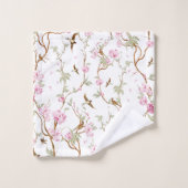 Floral-patterned towels hang neatly バスタオルセット (ウォッシュタオル)