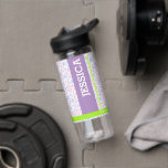 Floral Personalized Name & Monogram ウォーターボトル<br><div class="desc">Add a pop of color to your everyday routine with this personalized purple floral water bottle. Designed with a vibrant daisy-inspired pattern, it allows you to customize with your name, monogram, and a personal message for a gift that’s both practical and stylish. This water bottle it perfect for work, school,...</div>