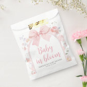 Floral Pink Bow Baby in Bloom Baby Shower フェイバーバッグ (封をした状態)