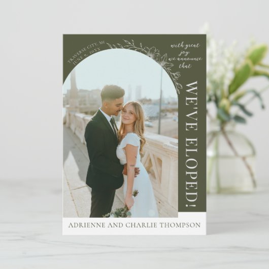 Floral Simplicity 1 Modern Green Elopement 案内状 (スタンド正面)