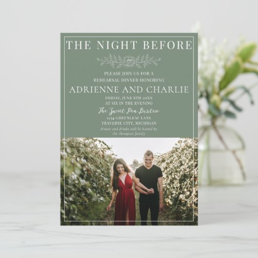 Floral Simplicity 1 Modern Green Rehearsal Dinner 招待状 (スタンド正面)