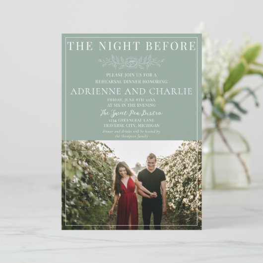 Floral Simplicity 1 Modern Green Rehearsal Dinner 招待状 (スタンド正面)