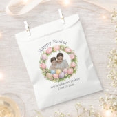Floral Wreath & Family Photo Personalized Easter  フェイバーバッグ (クリップ留めされた状態)