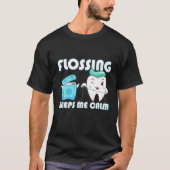 Flossing Keeps Me Calm Dental Floss Teeth Tシャツ (正面)