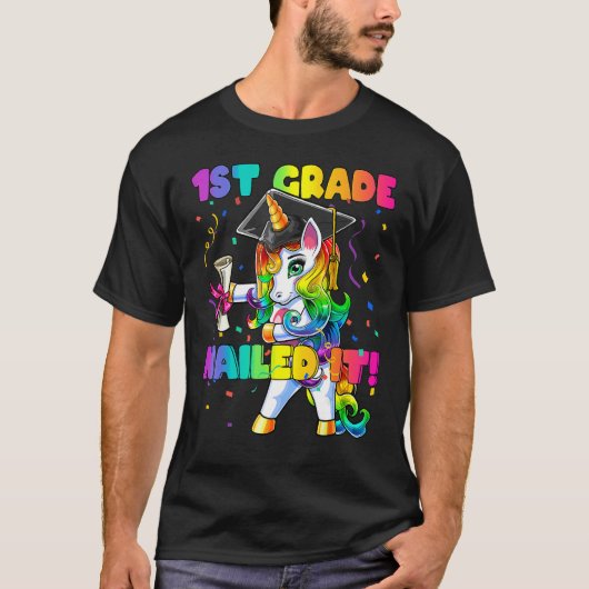 Flossing Unicorn 1st Grade Graduation Cap Diploma Tシャツ (正面)