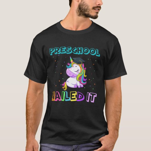 Flossing Unicorn Preschool Graduation Cap Diploma Tシャツ (正面)