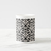 Flourish Damask Pattern Black on Cream ボーンチャイナマグカップ (正面)