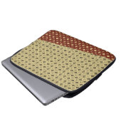 Flower and Diamond Pattern Gold Red ラップトップスリーブ (正面下部)