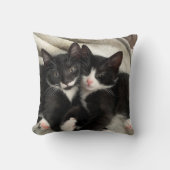 Flower and Happiness Kittens Pillow クッション (正面)