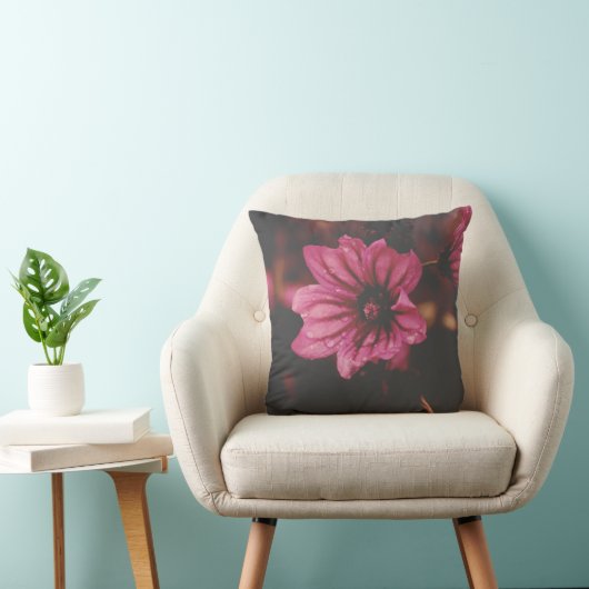 Flower in Water Droplets Throw Pillow クッション (椅子)