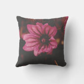 Flower in Water Droplets Throw Pillow クッション (裏面)