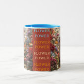 Flower Power Lady Gnome Mug ツートーンマグカップ (中央)