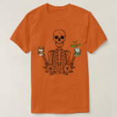 Flower Skeleton Holding Coffee And Plant Funny Hal Tシャツ (デザイン正面)