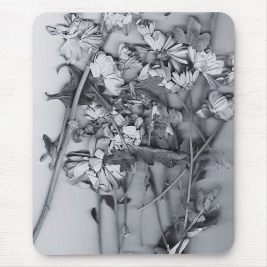 Flowers in Black and White マウスパッド (正面)