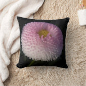 flowers on black - rosa Bellis クッション (ブランケット)