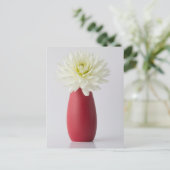 Flowers | White Dahlia in Red Vase ポストカード (スタンド正面)