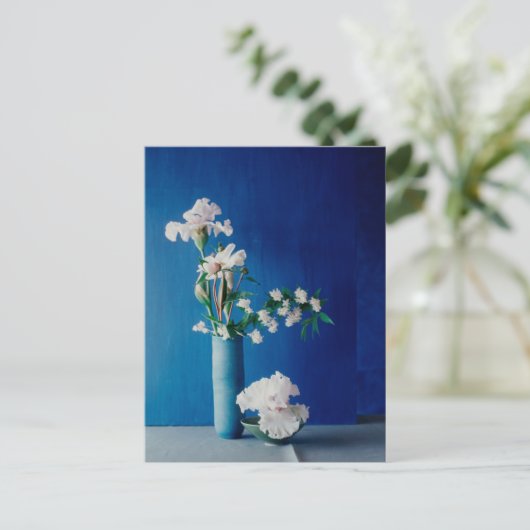 Flowers | White Iris in Vase ポストカード (スタンド正面)