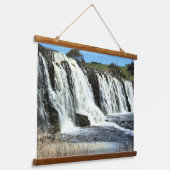 Flowing Waters of Hopkins Falls 吊り下げ型タペストリー (傾斜あり)