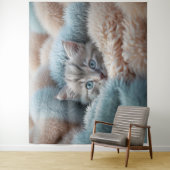 Fluffy Kitten in a Soft Blanket タペストリー (インサイチュ)