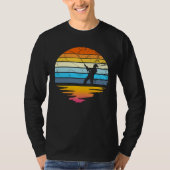 Fly Fishing Retro Sunset  Angler Fisherman Fly Fis Tシャツ (正面)