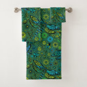 Fly, fly dragonfly on emerald green バスタオルセット (インサイチュ)