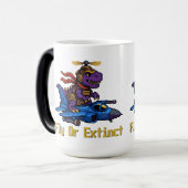 Fly Or Extinct Pixel Art Dinosaur Pilot Fighter Je モーフィングマグカップ (正面左)